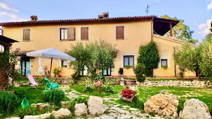 Villa La Casa Di Gelsomino à Massa Martana Extérieur photo